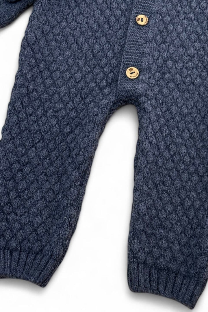 Strikket heldragt med varme sokker