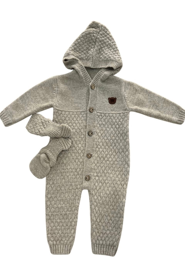 Strikket heldragt med varme sokker