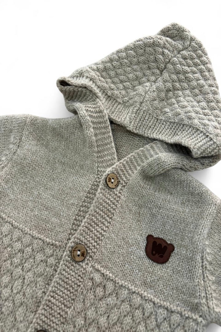 Strikket heldragt med varme sokker